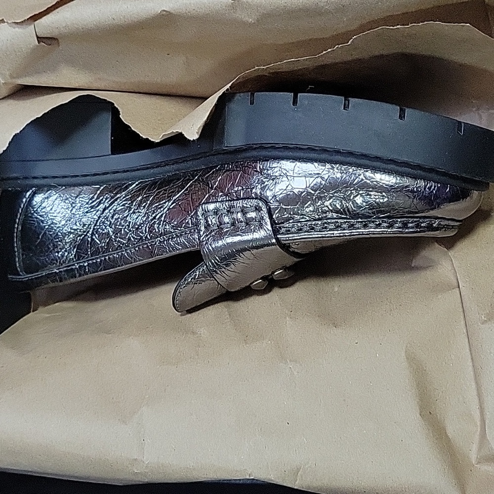 NWT- Coach ‘Leah’ Crinkle Leather Lug Sole Loafer - Picture 4 of 12